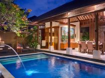 Villa Lakshmi Toba, Romantic dining by the pool